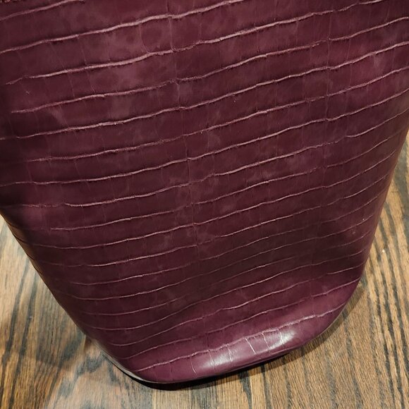 Neiman Marcus mock croc crossbody bucket bag - Picture 3 of 4